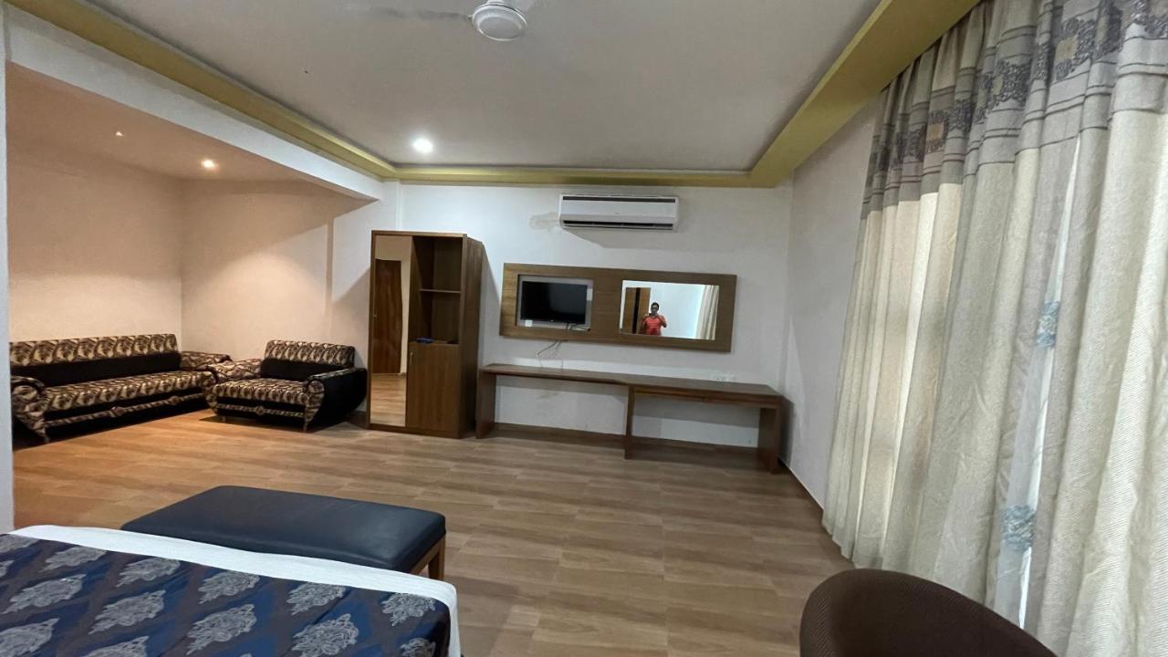 Heaven 7 Hotel & Resort Himatnagar Exterior foto