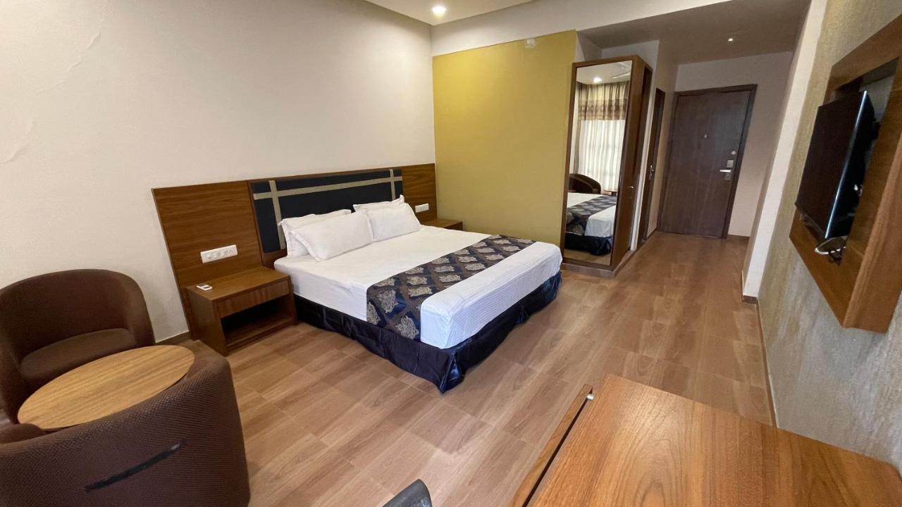 Heaven 7 Hotel & Resort Himatnagar Exterior foto